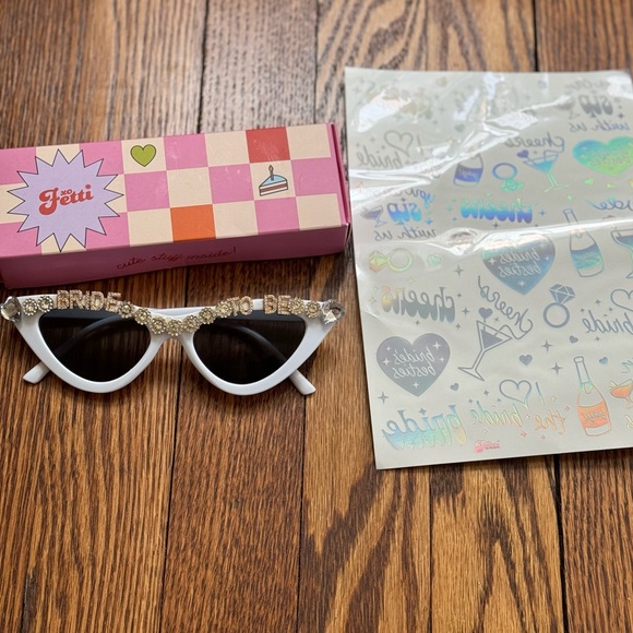 Xo fetti bride sunglasses & temporary tattoos 🕶️ 👰🏻♀️👰 - Picture 3 of 10